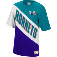 Load image into Gallery viewer, Charlotte Hornets Mitchell &amp; Ness Play by Play T-Shirt - Mens