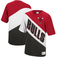 Load image into Gallery viewer, Chicago Bulls Mitchell &amp; Ness Play by Play T-Shirt - Mens