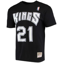 Load image into Gallery viewer, Men&#39;s Mitchell &amp; Ness Vlade Divac Black Sacramento Kings Hardwood Classics Stitch Name &amp; Number T-Shirt